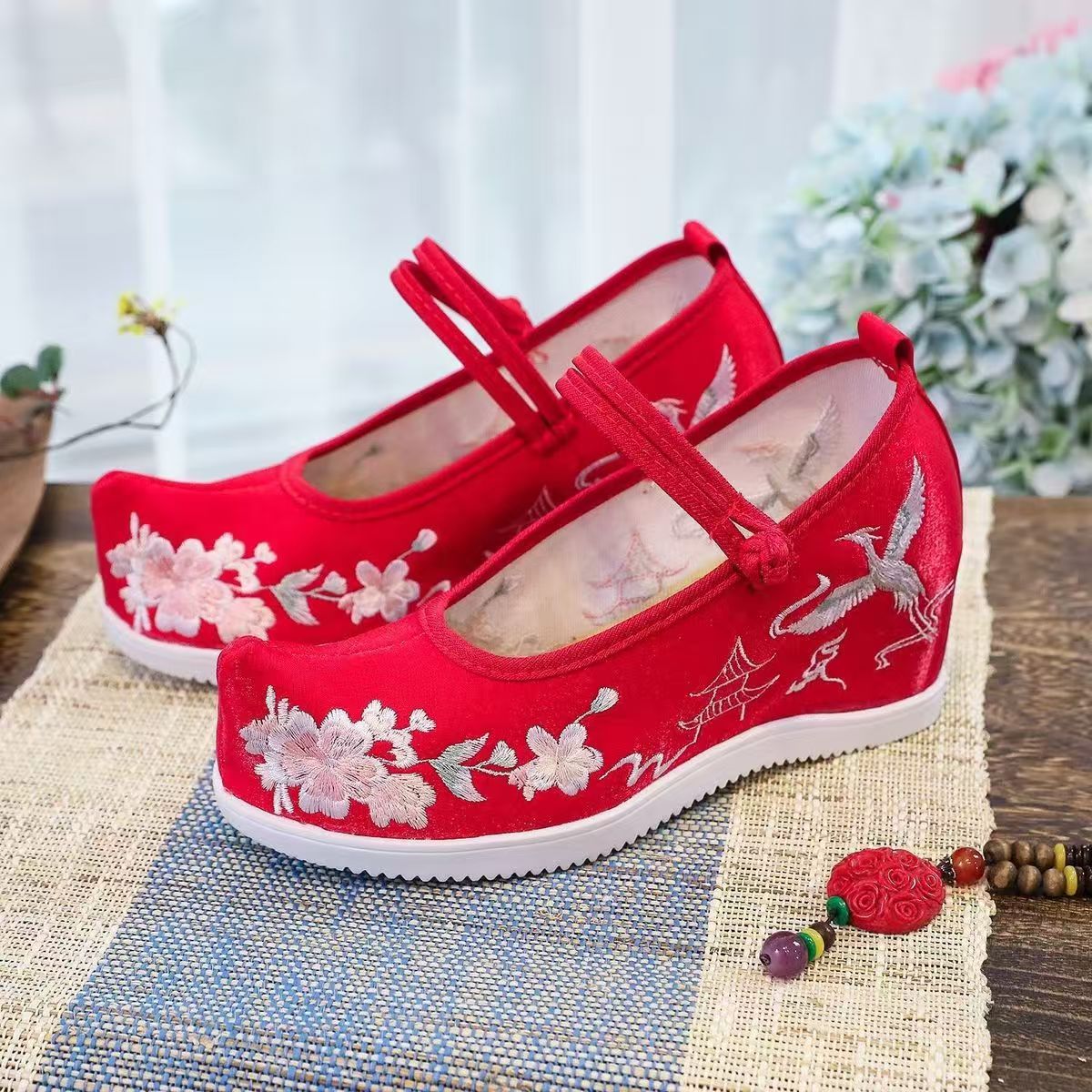 Embroidery Fabric - Mulheres aumentadas sapatos bordados internos sola
