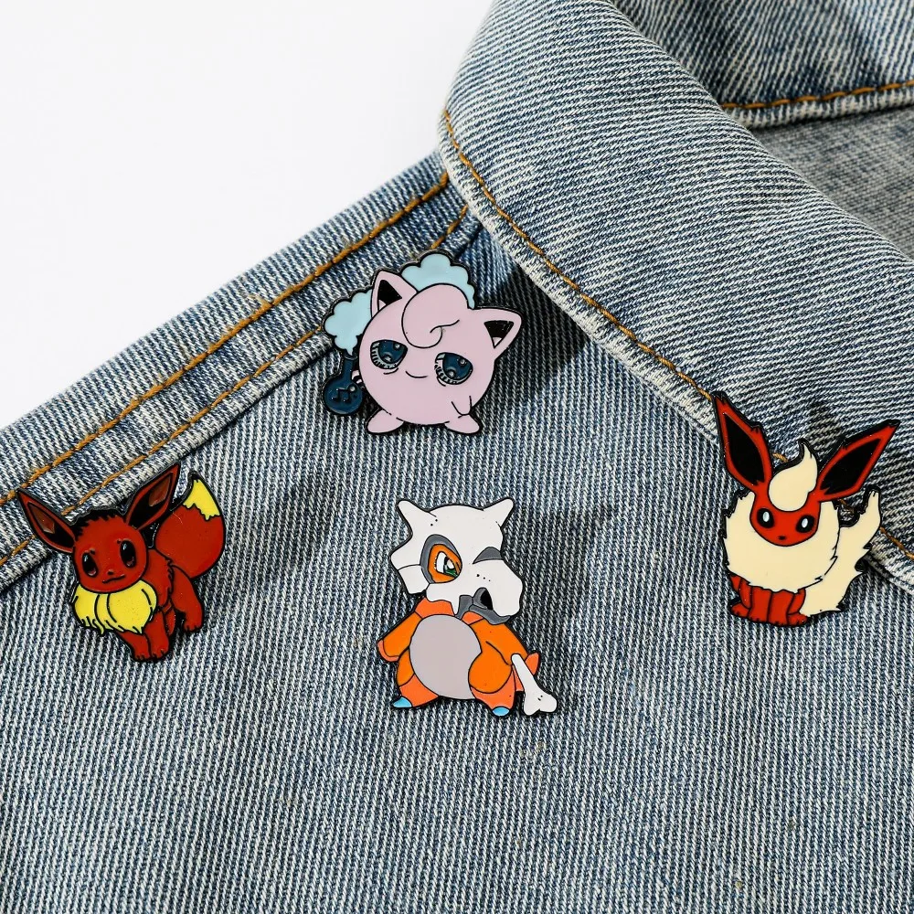 Embroidery Garment - 4 Peças Broches de Personagens de