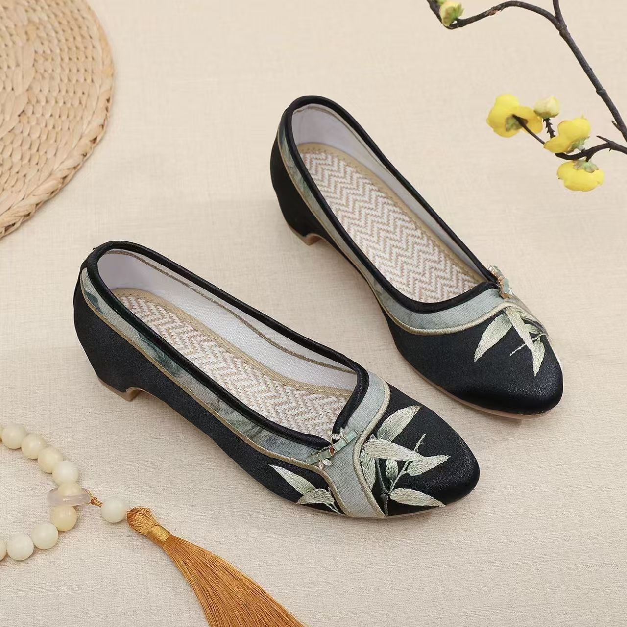 Sapatos femininos de salto bai - Embroidery Fabric avaliação e preço