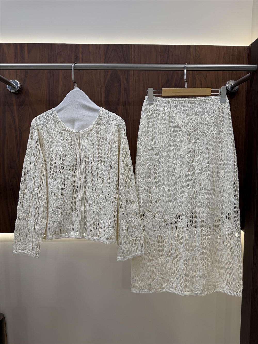 Conjunto de Tricô Feminino com - Embroidery Cardigan avaliação e preço