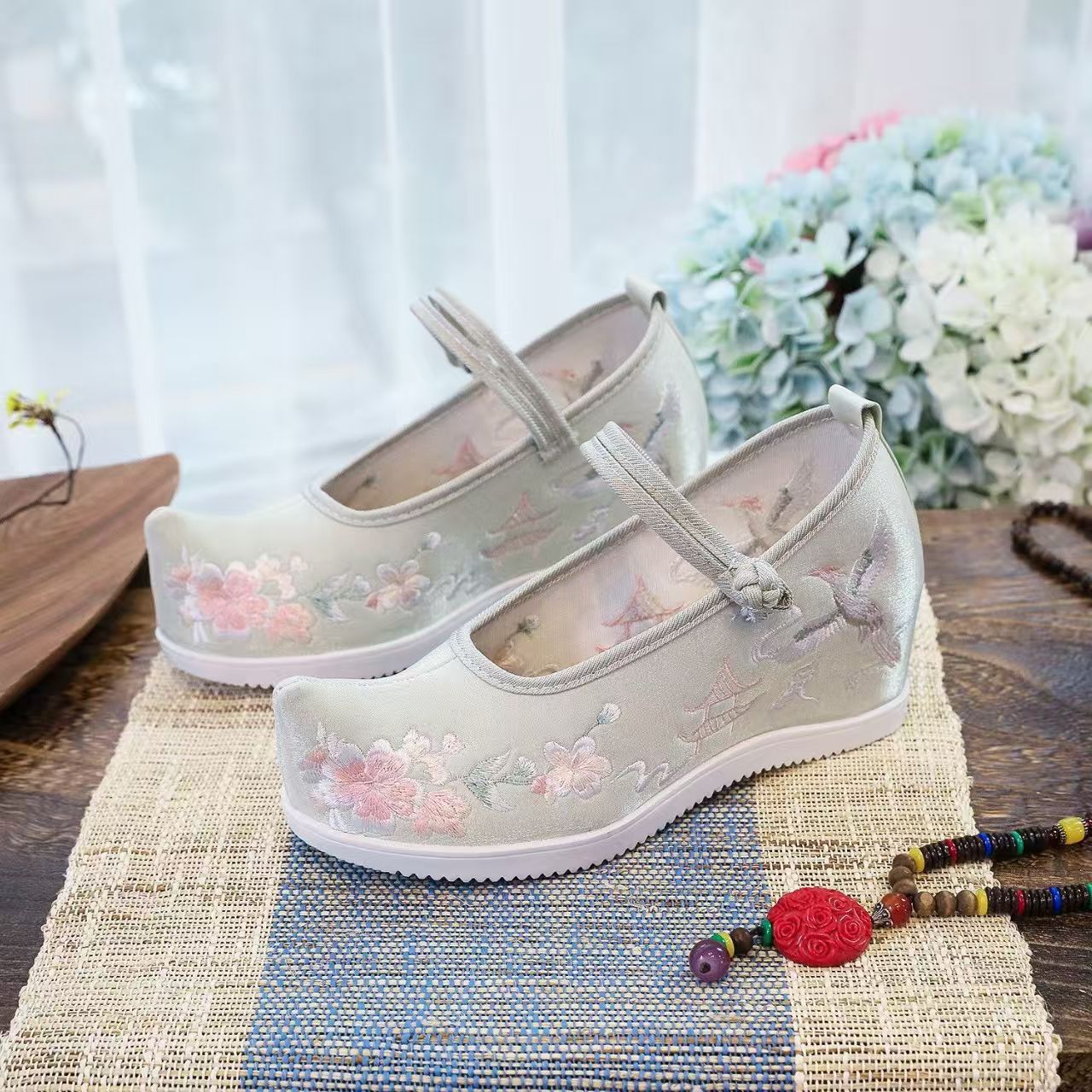 Mulheres aumentadas sapatos bo - Embroidery Fabric avaliação e preço
