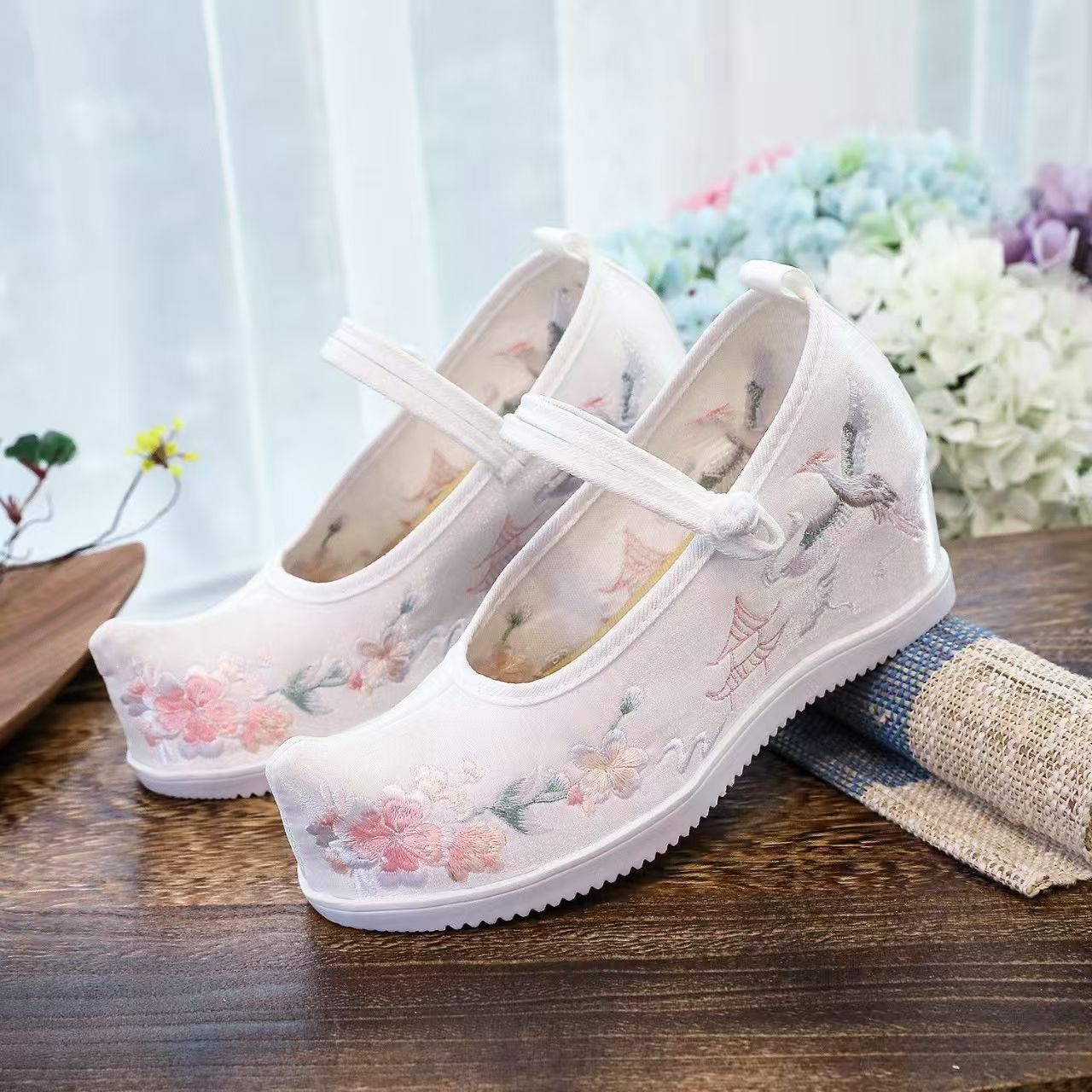 Mulheres aumentadas sapatos bo - Embroidery Fabric avaliação e preço