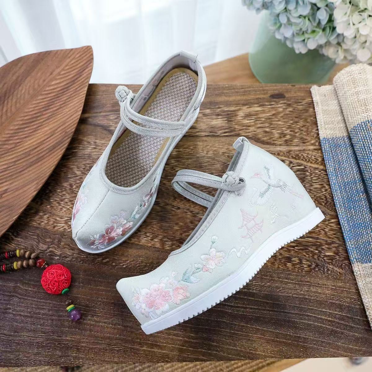 Mulheres aumentadas sapatos bo - Embroidery Fabric avaliação e preço