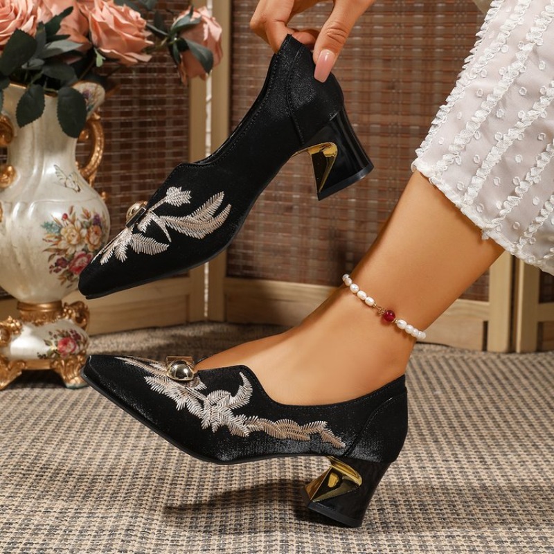 Sapatos Femininos Casuais com  - Embroidery Design avaliação e preço